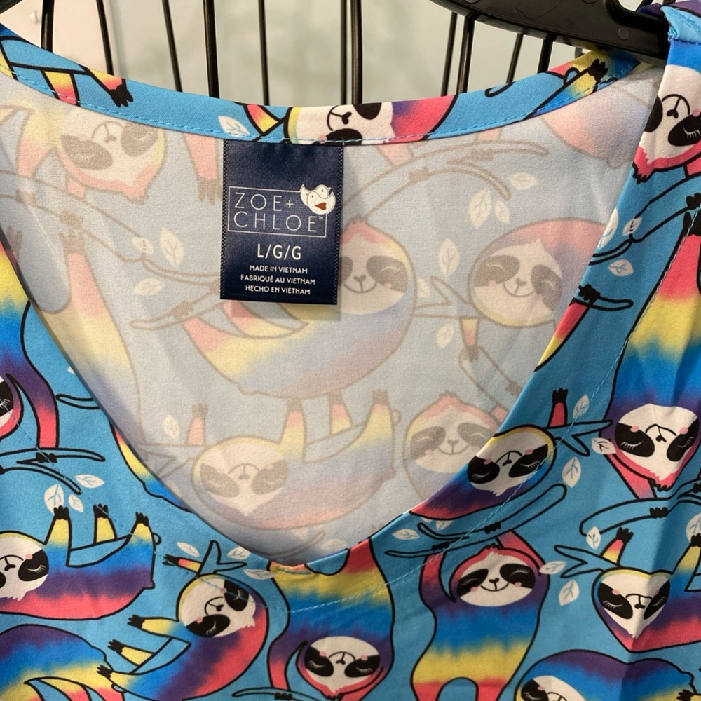 Zoe + Chloe Large L Chillax Max Rainbow Sloth Scrub Top Women Ladies Shirt Cute - Picture 2 of 11